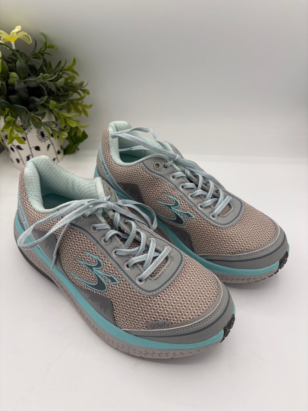 Gdefy Walking Shoes Size 9 1/2
New Condition